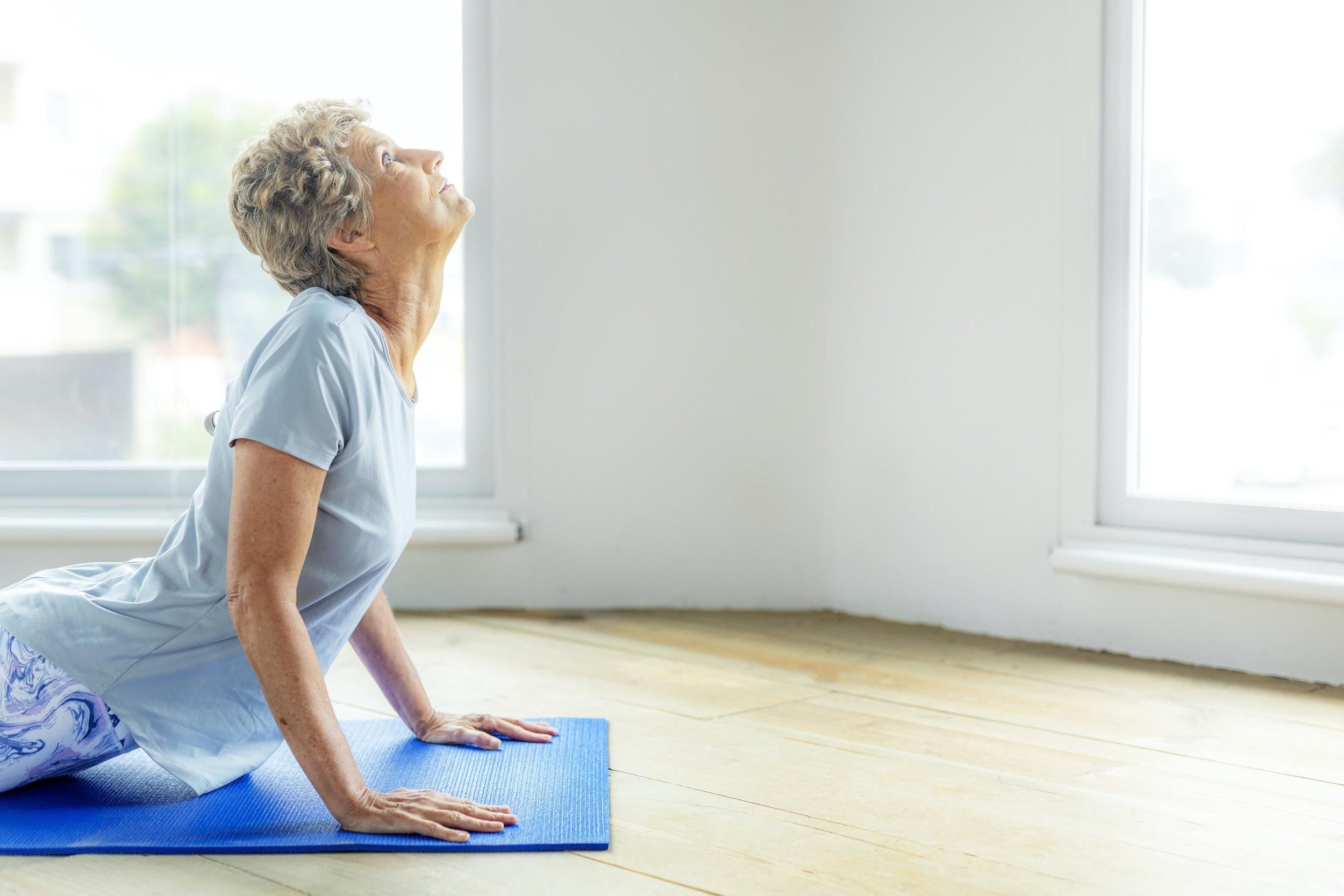 4 sessions d’exercices faciles pour aînés afin de garder la forme durant le confinement
