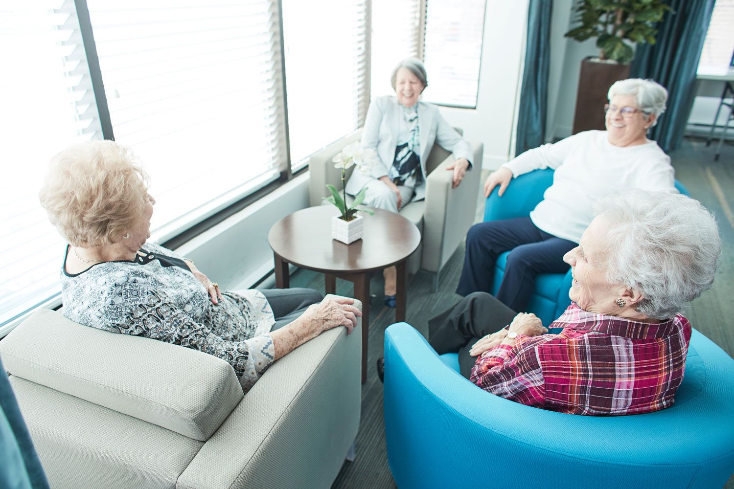 Le soutien à domicile ou la résidence pour personnes âgées? 
